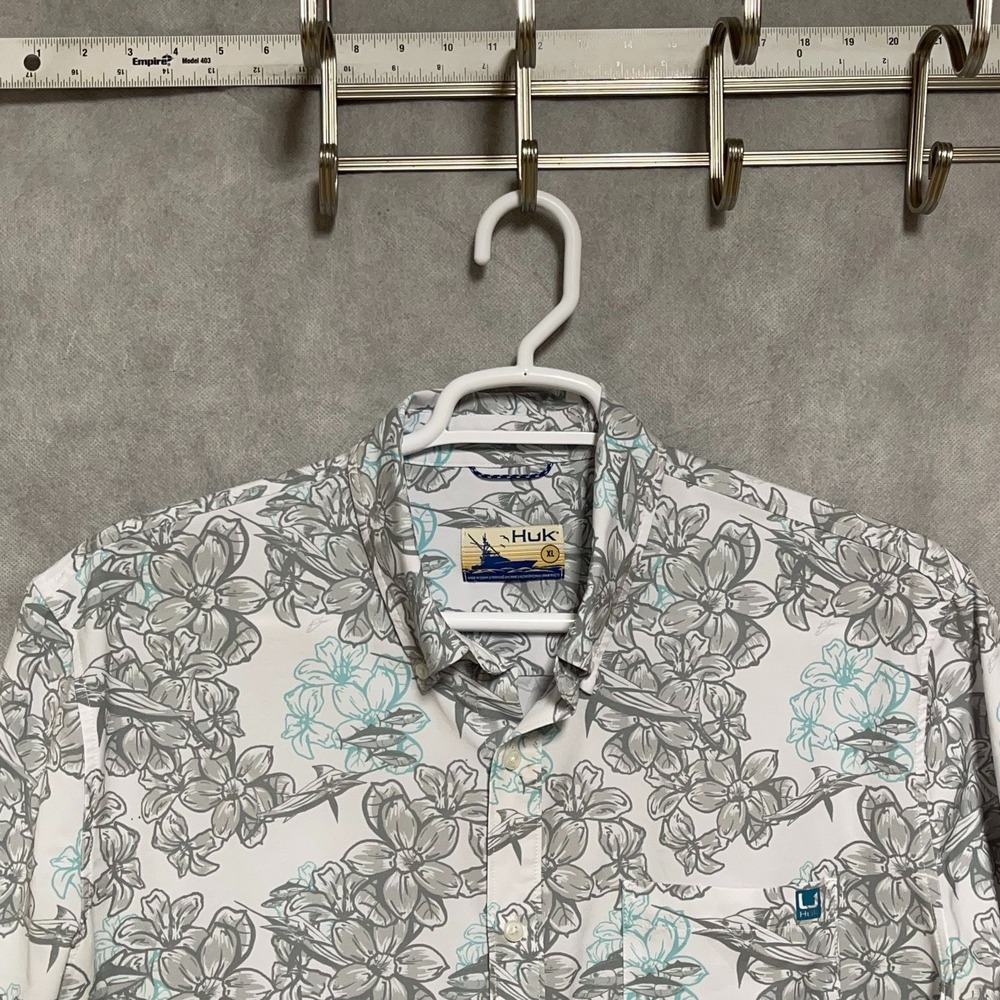 Huk Shirt Men's XL White Gray Paisley Hawaiian Floral KC Kona Fishing Button Up